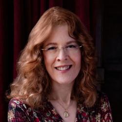 Dr Gilly Carr